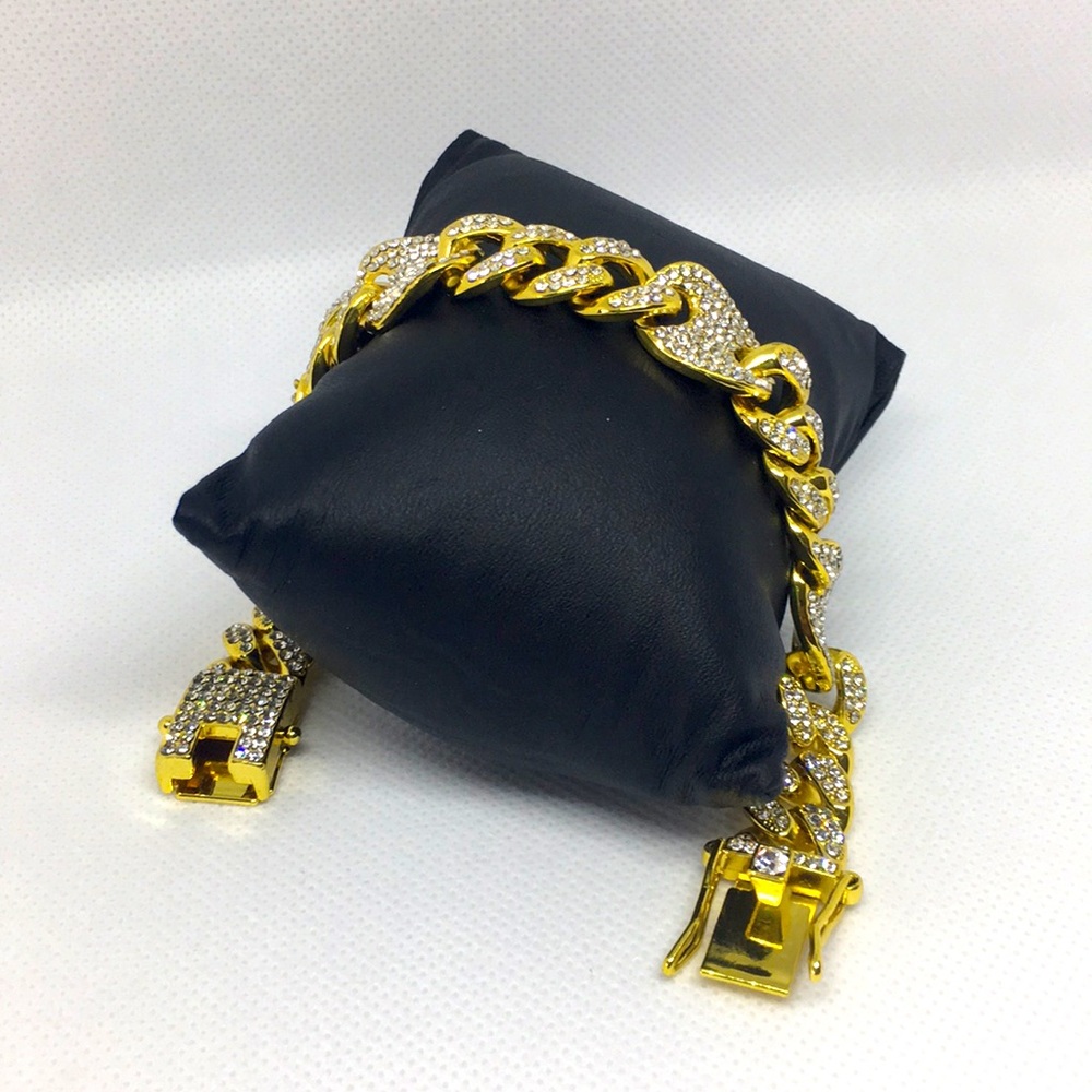 Cuban link Men’s bracelet. Solid and strong